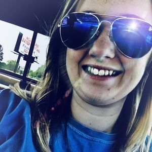 Meet your Posher, Addison